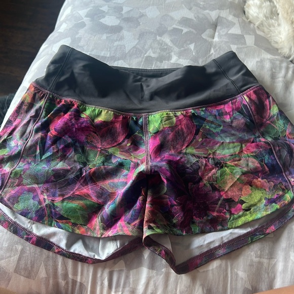 Lulu Shorts - Picture 1 of 4